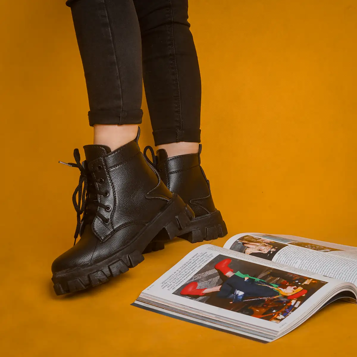 نیم بوت زنانه مشکی مدل 2 Roxana